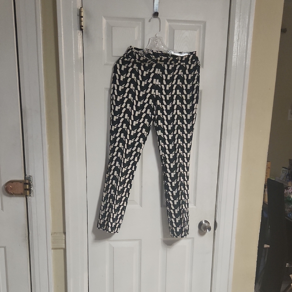 Chic Black and White Patterned Women's Cropped Pants